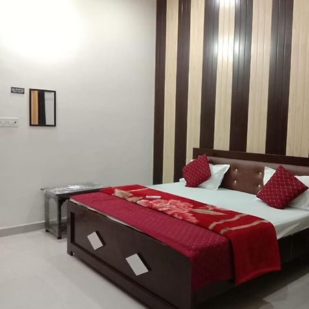 Ramam Hotel By Naavagat 700Mtr From Shri Ram Janambhumi Ayodhya エクステリア 写真