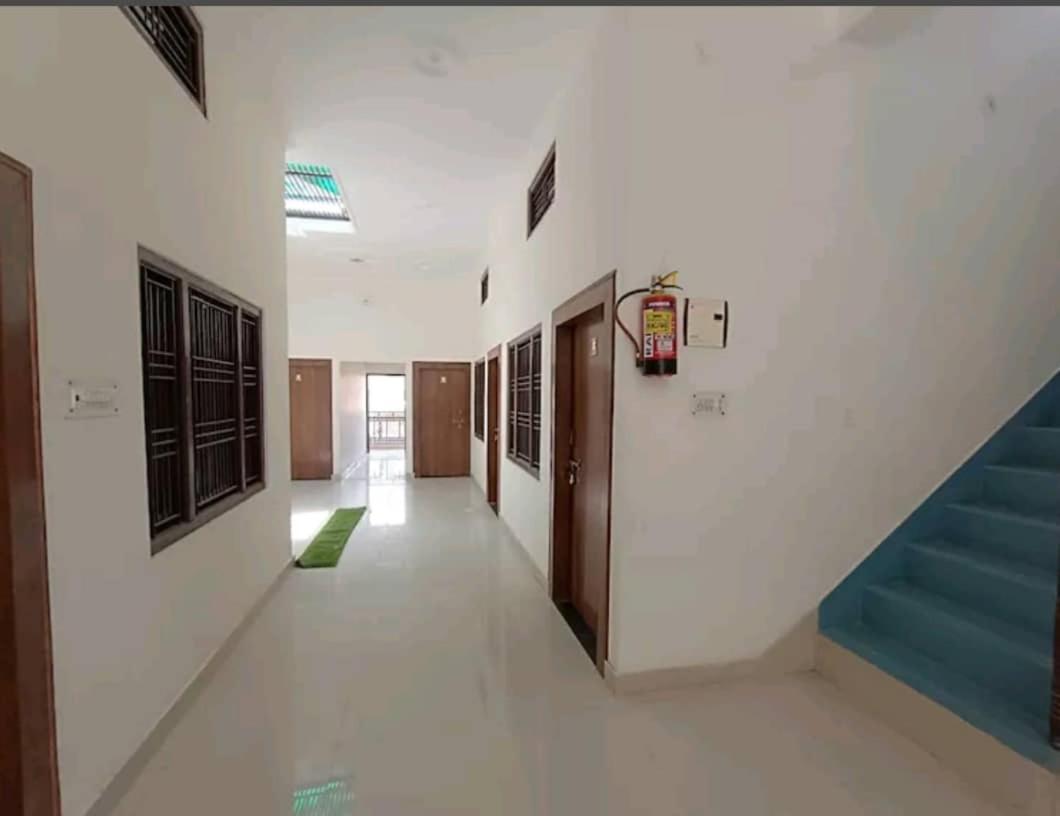 Ramam Hotel By Naavagat 700Mtr From Shri Ram Janambhumi Ayodhya エクステリア 写真