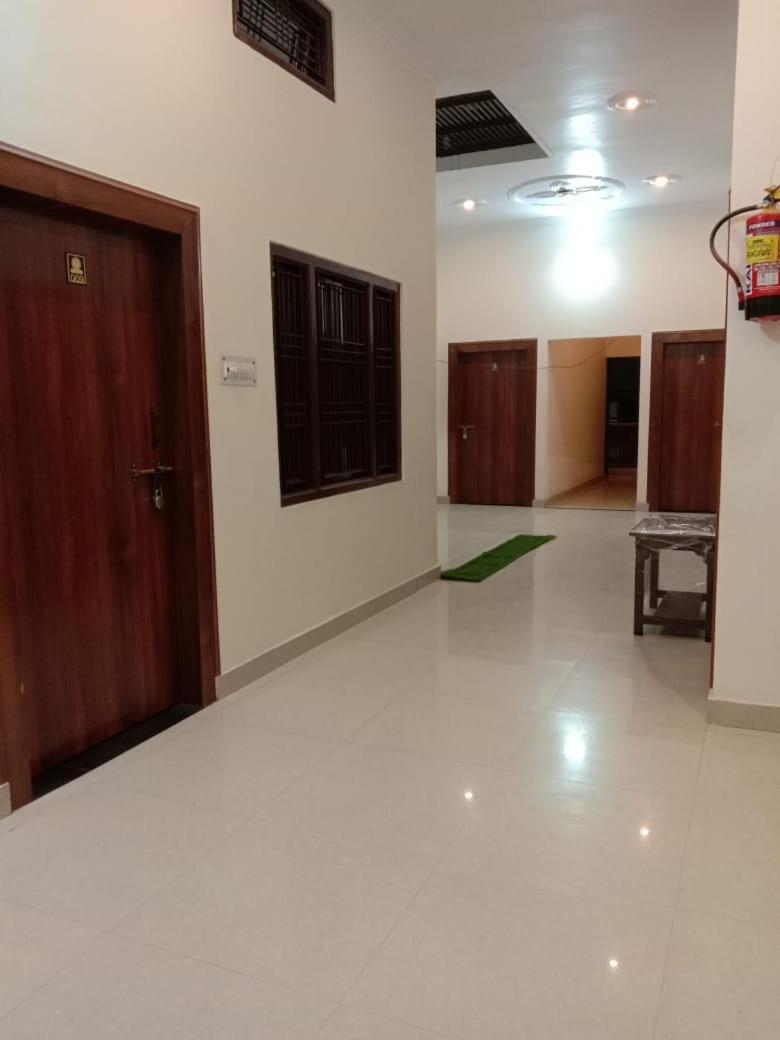 Ramam Hotel By Naavagat 700Mtr From Shri Ram Janambhumi Ayodhya エクステリア 写真
