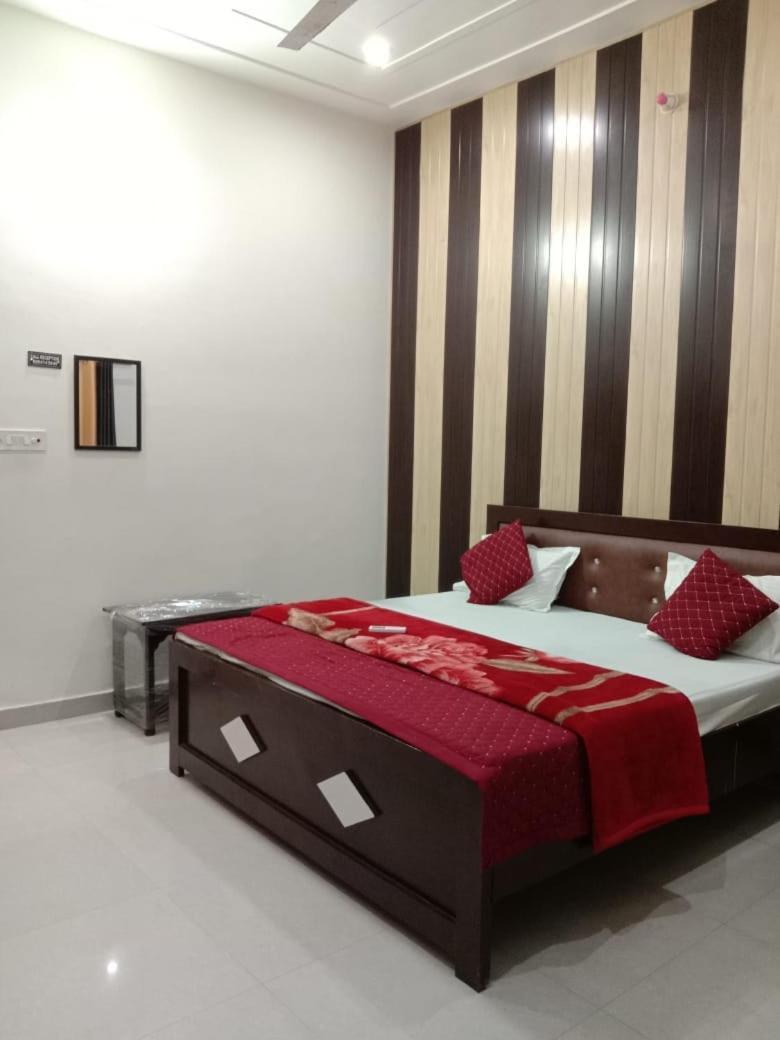 Ramam Hotel By Naavagat 700Mtr From Shri Ram Janambhumi Ayodhya エクステリア 写真
